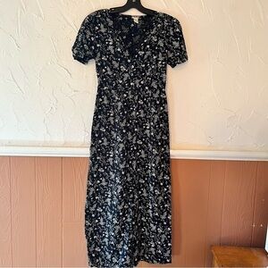 Japna V-neck Black and White Floral Romper Size Small